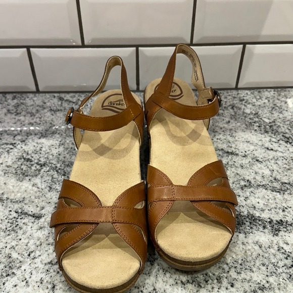 Dansko Women's Tan Leather Criss Cross Wedge Sandals Size 41 - Picture 8 of 9